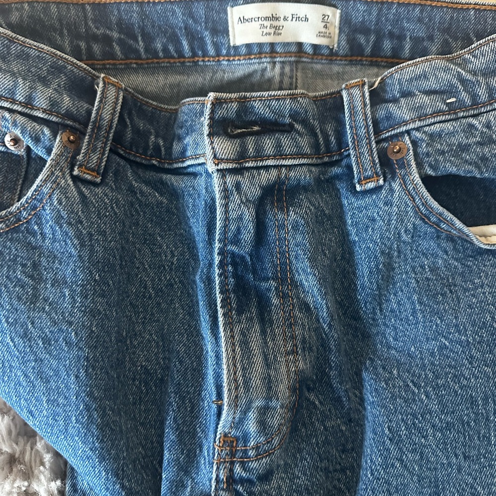 Abercrombie & Fitch low rise baggy 27L cropped with original hem 27.5” waist 16”